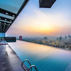 Regalia Skypool Klcc Hostel